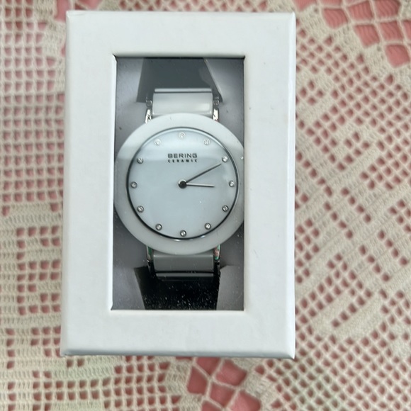 Bering women’s ceramic collection watch with swarovski crystals - Picture 4 of 16
